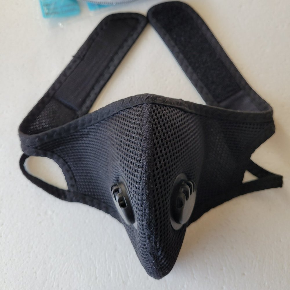 The base camp Face Mask Reusable Carbon Filters Adjustable for workers Unisex